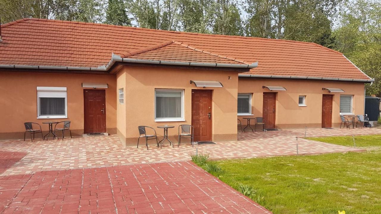 Angyal Apartman Cserkeszőlő Bagian luar foto