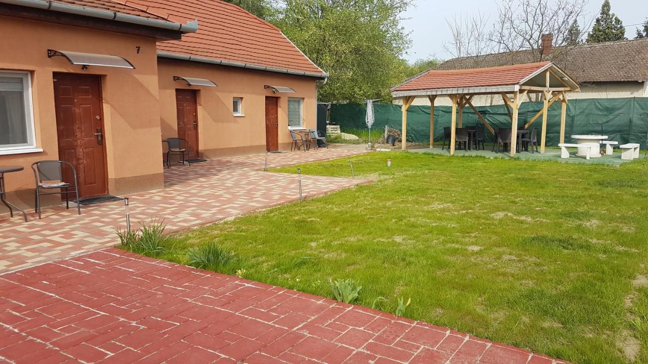 Angyal Apartman Cserkeszőlő Bagian luar foto