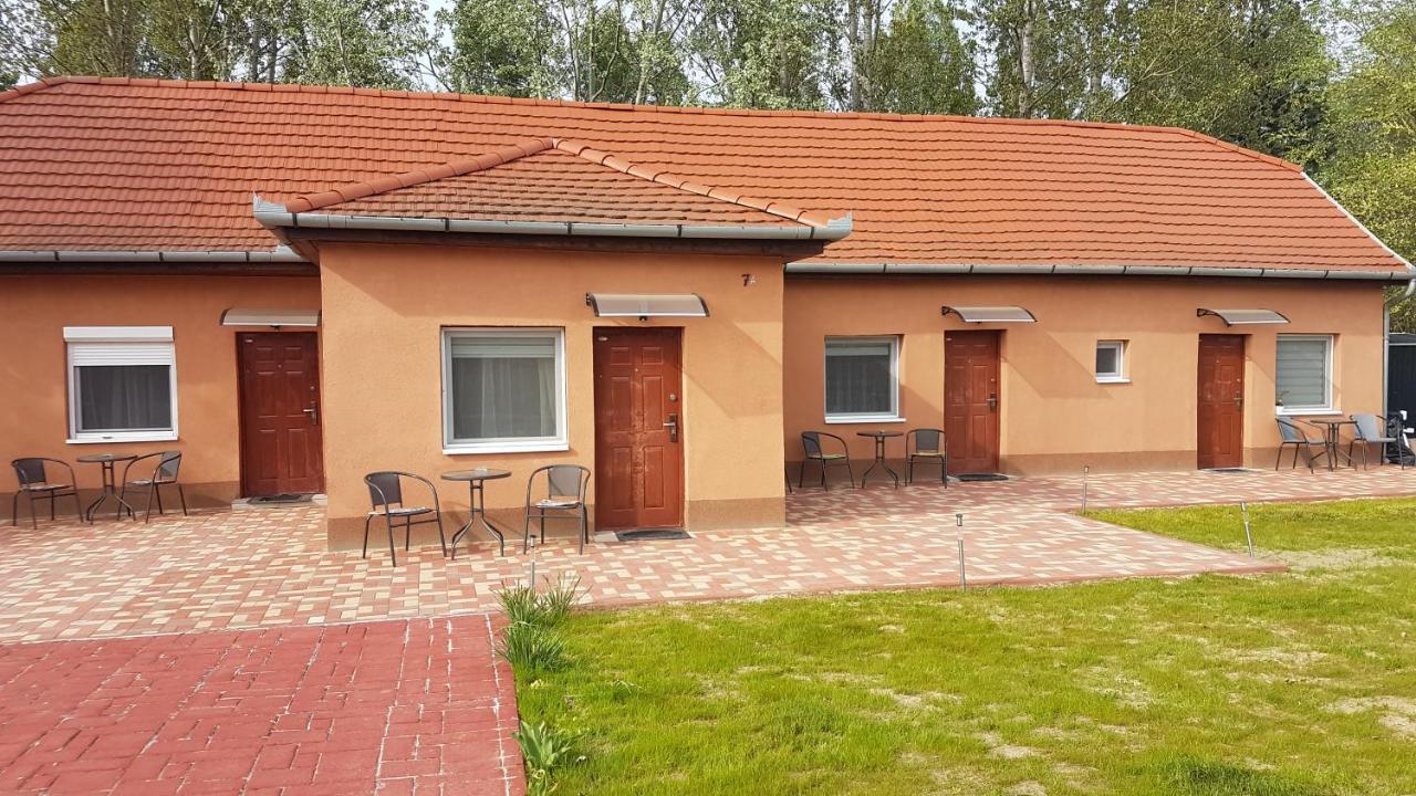 Angyal Apartman Cserkeszőlő Bagian luar foto