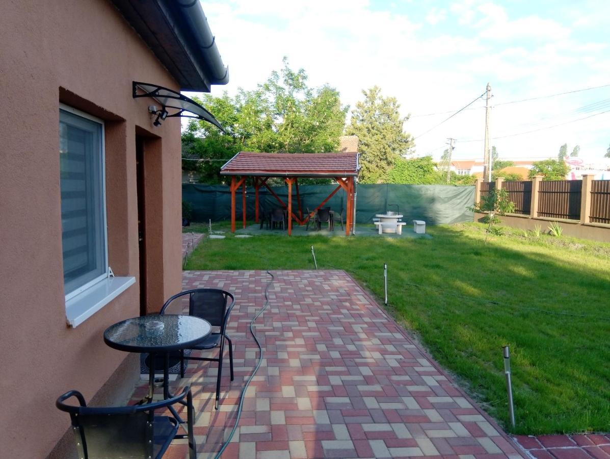 Angyal Apartman Cserkeszőlő Bagian luar foto